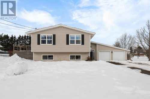 27 Queens Rd, Cornwall, PE, C0A1H8 | Card Image