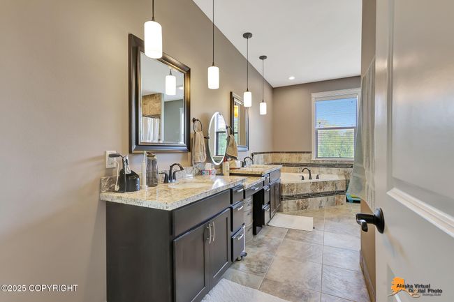 Primary Bathroom | Image 30
