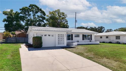 8977 140th Way, SEMINOLE, FL, 33776-2051 | Card Image
