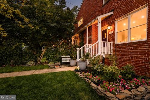 217 E Taylor Run Pkwy, ALEXANDRIA, VA, 22314-4944 | Card Image