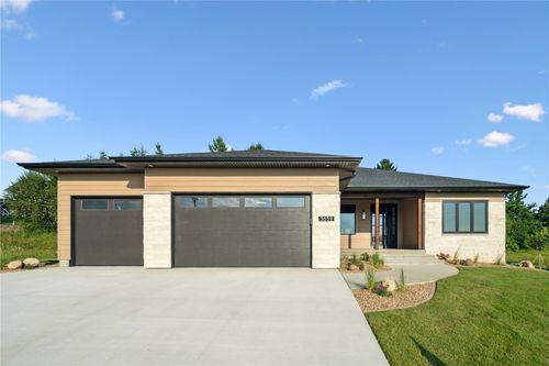 3659 Mclain Way, Hiawatha, IA, 52233-1141 | Card Image