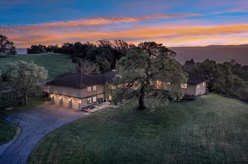 3270 Paseo Vista Ave, San Martin, CA, 95046-9795 | Card Image