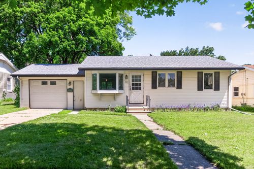 207 River Dr, DeKalb, IL, 60115-1921 | Card Image