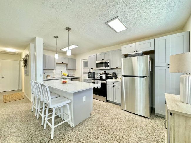 6331 S Renellie Ct, House other with 3 bedrooms, 1 bathrooms and null parking in TAMPA FL | Image 6