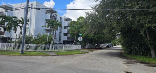 apt-205-1090 Ne 129th St, North Miami, FL, 33161-4279 | Card Image
