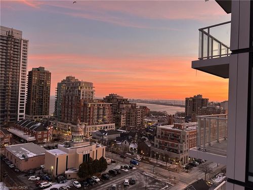 {{alt}} | Card Image