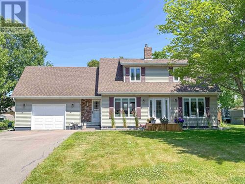 9 Nottingham Ave, Charlottetown, PE, C1A8T4 | Card Image