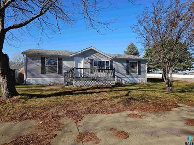 909 Teal St, House other with 3 bedrooms, 2 bathrooms and null parking in Sioux Falls SD | Image 2