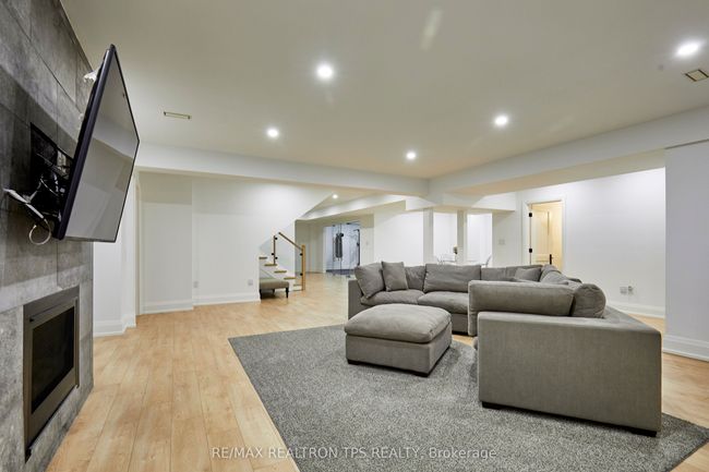35 Heber Down Cres, House other with 5 bedrooms, 5 bathrooms and 6 parking in Whitby ON | Image 37