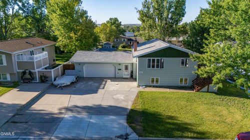 107 10th St Ne, Beulah, ND, 58523-6312 | Card Image