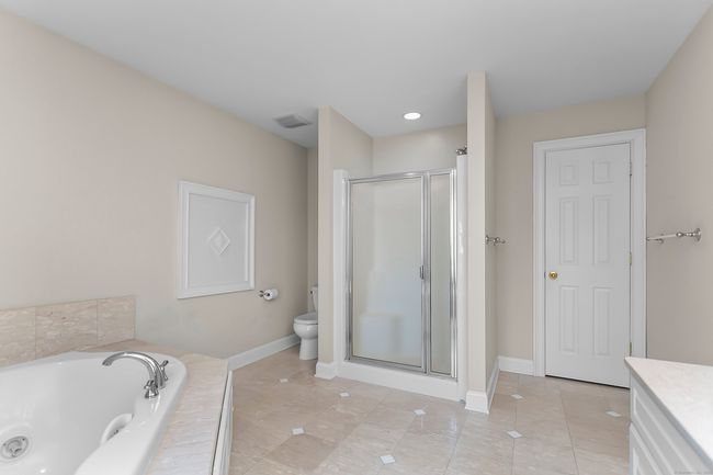 546 White Plains Rd, Condo with 1 bedrooms, 2 bathrooms and 3 parking in Trumbull CT | Image 23