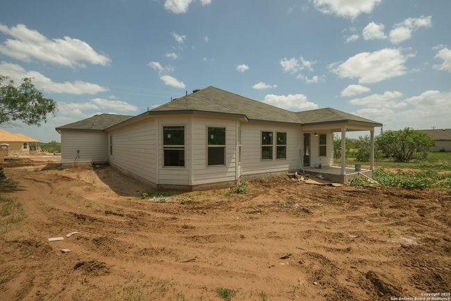 137 Cheyenne Dr, House other with 4 bedrooms, 3 bathrooms and null parking in Floresville TX | Image 25