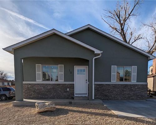 10 Heatherwood Ln, Pueblo, CO, 81008-1806 | Card Image