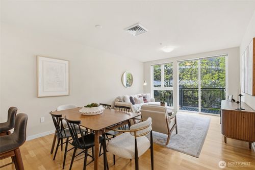 218-3104 Western Ave, Seattle, WA, 98121-2062 | Card Image