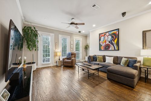 639 Senda, Irving, TX, 75039-3200 | Card Image
