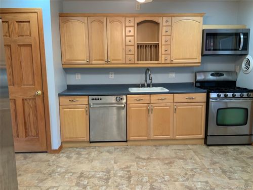 20 Gildare Dr, East Northport, NY, 11731-3223 | Card Image