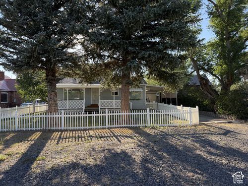 260 N 100 W, Panguitch, UT, 84759-7824 | Card Image