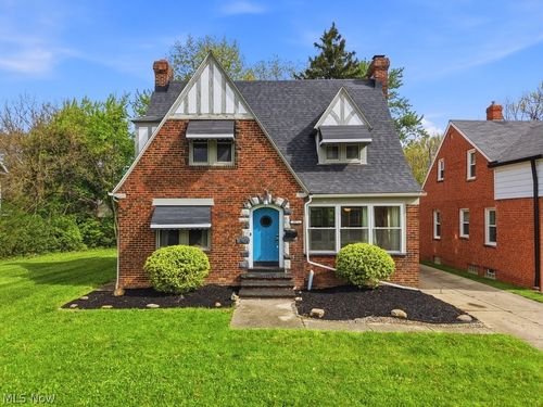 3871 Mayfield Rd, Cleveland Heights, OH, 44121-2224 | Card Image