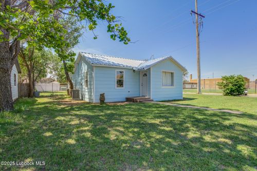 2029 N 4th St, Tahoka, TX, 79373-1112 | Card Image