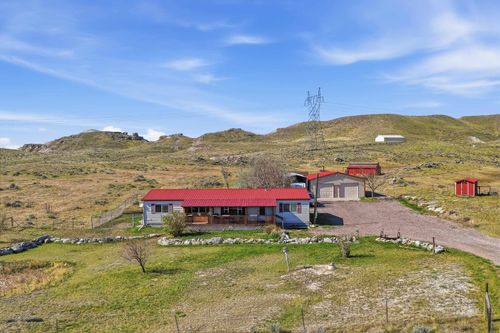 261 Esterbrook Rd, Douglas, WY, 82633-8943 | Card Image