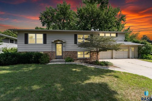2708 S Garfield Ave Avenue, Sioux Falls, SD, 57105 | Card Image