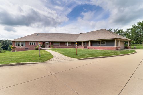 7429 N 1900 East Rd, Bloomington, IL, 61705-5909 | Card Image