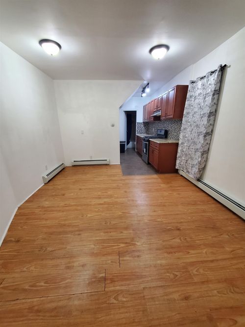 140 3rd St, Bayonne, NJ, 07002-5247 | Card Image