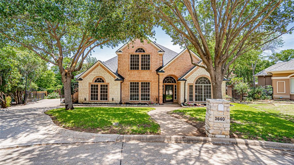 Chateaux Ln, Hurst, TX 76054