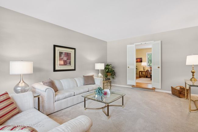 566 Northampton Cir, House other with 4 bedrooms, 3 bathrooms and 6 parking in Elk Grove Village IL | Image 20