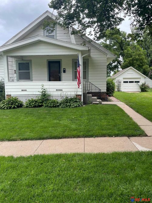 831 S Adams St, Papillion, NE, 68046-2607 | Card Image