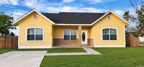 1901 Lindburgh Cir, Eagle Pass, TX, 78852-6020 | Card Image