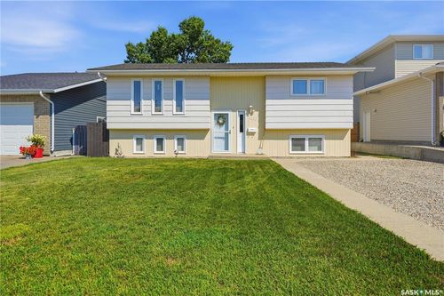 1630 Spadina Dr, Moose Jaw, SK, S6K1B1 | Card Image