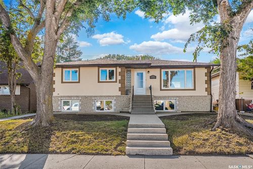 517 O Avenue N, Saskatoon, SK, S7L2V4 | Card Image