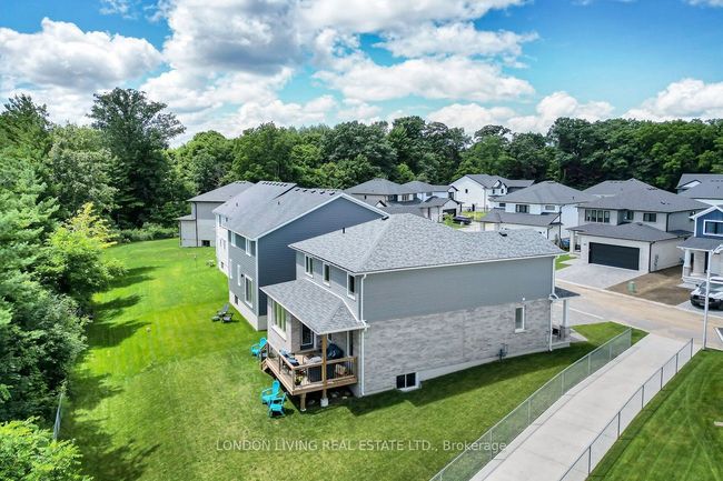 37 - 22701 Adelaide Rd, Condo with 4 bedrooms, 3 bathrooms and 2 parking in Mount Brydges ON | Image 5