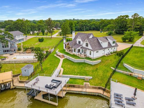 205 Oak Creek Dr, Tool, TX, 75143-8406 | Card Image