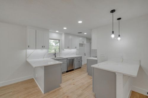 122 Blanket Flower Dr, Bastrop, TX, 78602-6732 | Card Image