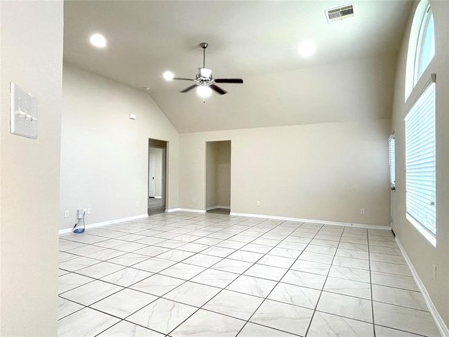 Living Room/Family Room | Image 5
