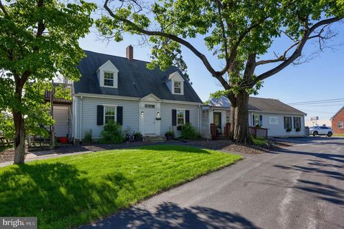 101 S 7th St, AKRON, PA, 17501-1329 | Card Image