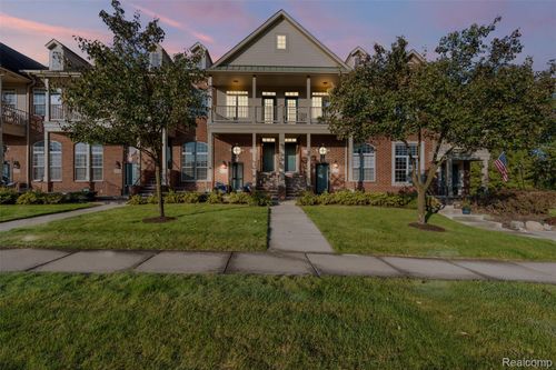 470 Old Pine Way, Walled Lake, MI, 48390-3546 | Card Image