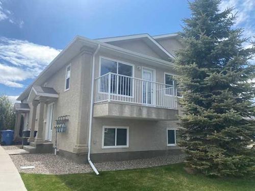 1-46 Highlands Place W, Rural Lethbridge County, AB, T1J4Y3 | Card Image