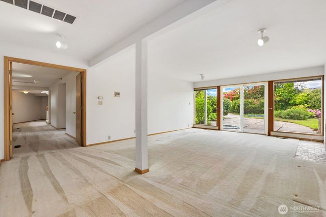 8840 Ne 24 Th St, House other with 5 bedrooms, 4 bathrooms and 3 parking in Clyde Hill WA | Image 34