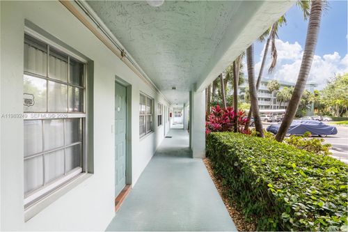 111-806 Cypress Grove Ln, Pompano Beach, FL, 33069-5026 | Card Image