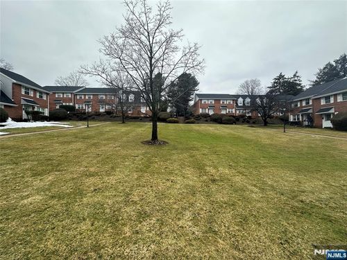 140 Parkview Dr, Teaneck, NJ, 07666-3804 | Card Image