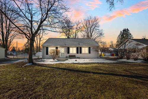 7340 Smale St, Washington Township, MI, 48094-2752 | Card Image