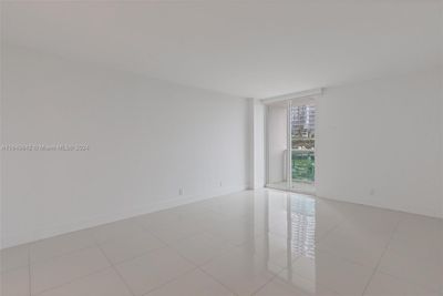 408 - 100 Bayview Dr, Condo with 2 bedrooms, 2 bathrooms and null parking in Sunny Isles Beach FL | Image 2