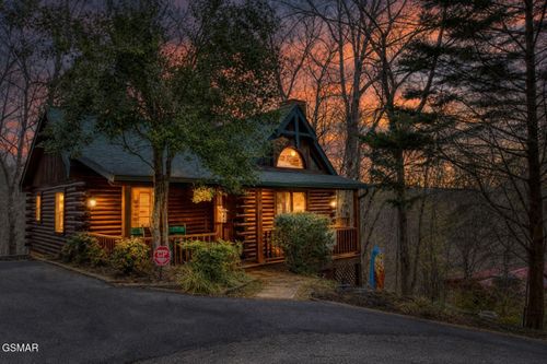 282 Cherokee Path Way, Sevierville, TN, 37876-1642 | Card Image