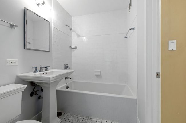 APT-1401 - 1445 N State Pkwy, Condo with 3 bedrooms, 3 bathrooms and 1 parking in CHICAGO IL | Image 15