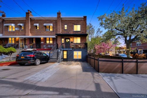 3200 Philip Ave, Bronx, NY, 10465-1630 | Card Image