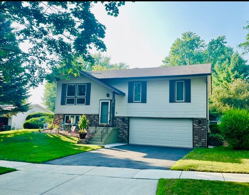 20 Hickory Ln, Algonquin, IL, 60102-3018 | Card Image