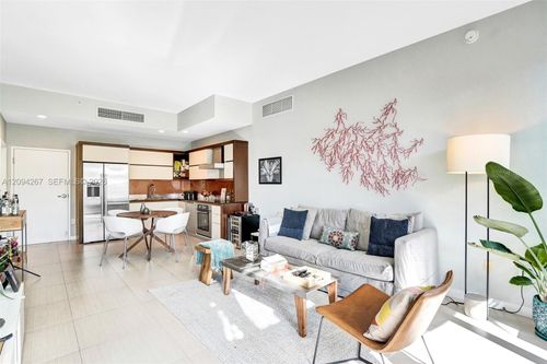 310-2100 Park Ave, Miami Beach, FL, 33139-1758 | Card Image